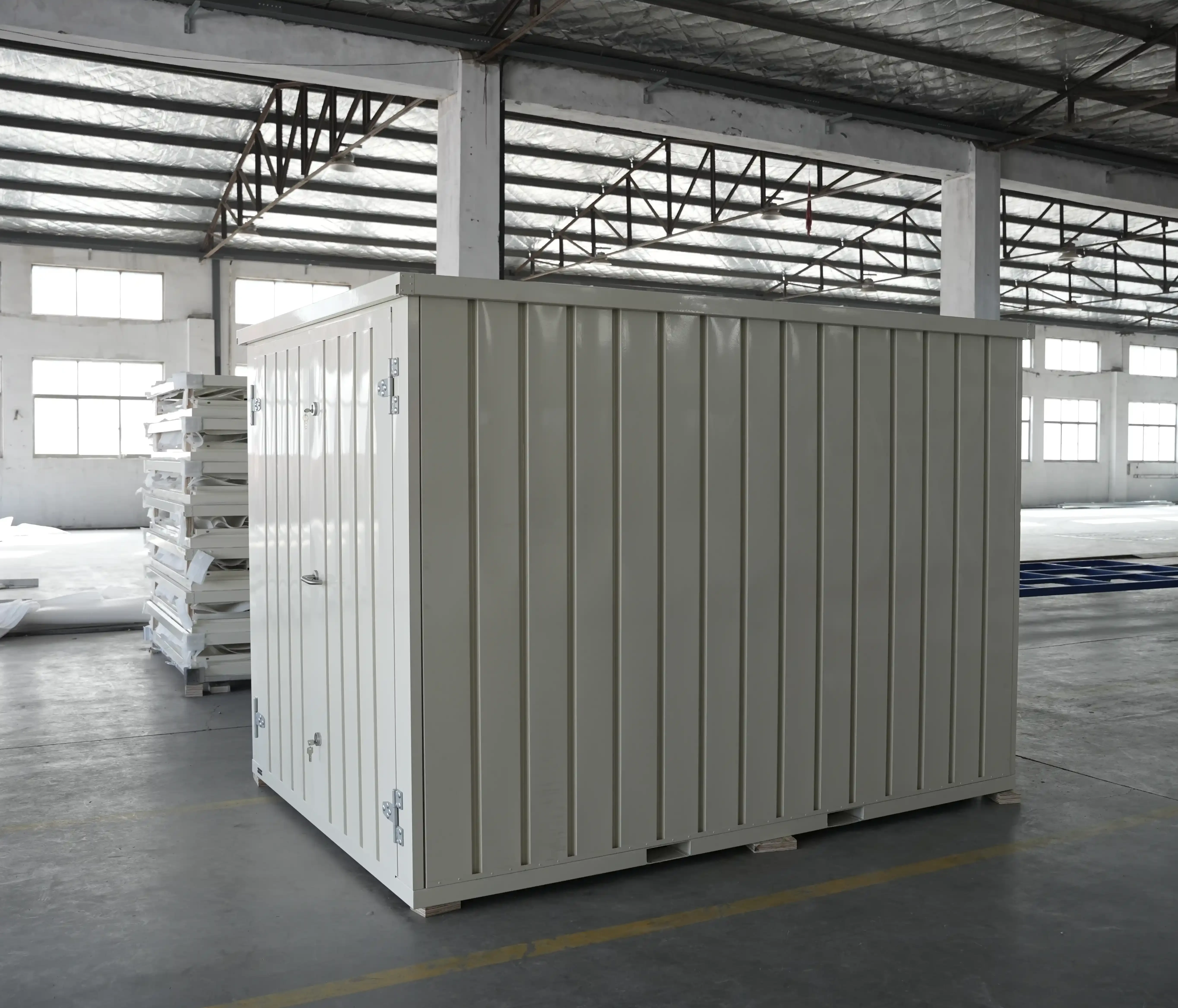 Flat pack storage container supporting manufacturing and warehouse operations